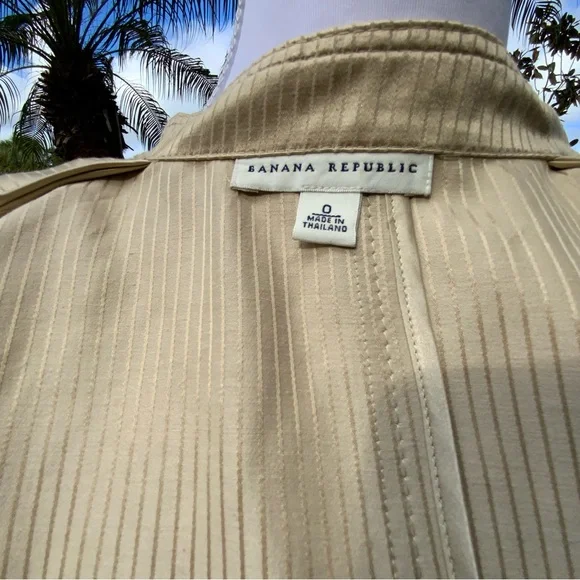 32% Silk 68% CottonBanana Republic Women's Beige Striped Utility Jacket Sz 0 - Picture 9 of 10